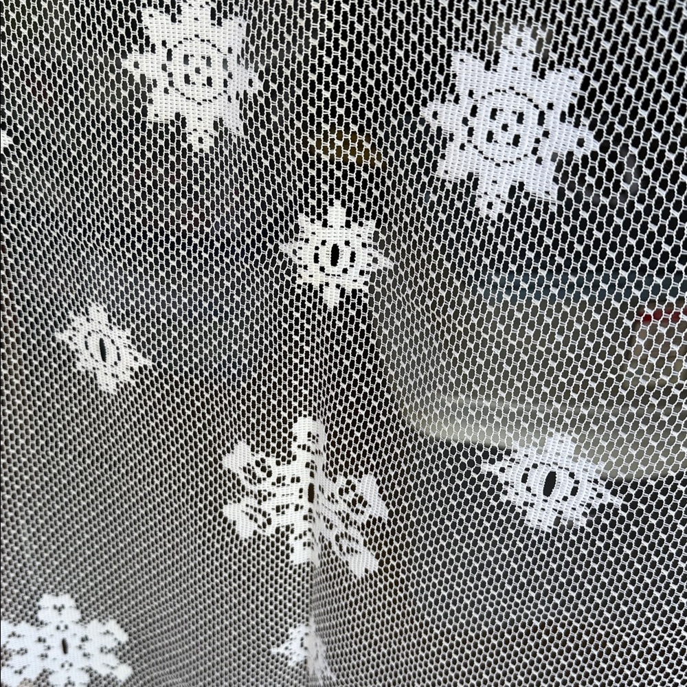 White Snowflake Lace Curtain with Lights.    NEW - Picture 4 of 4
